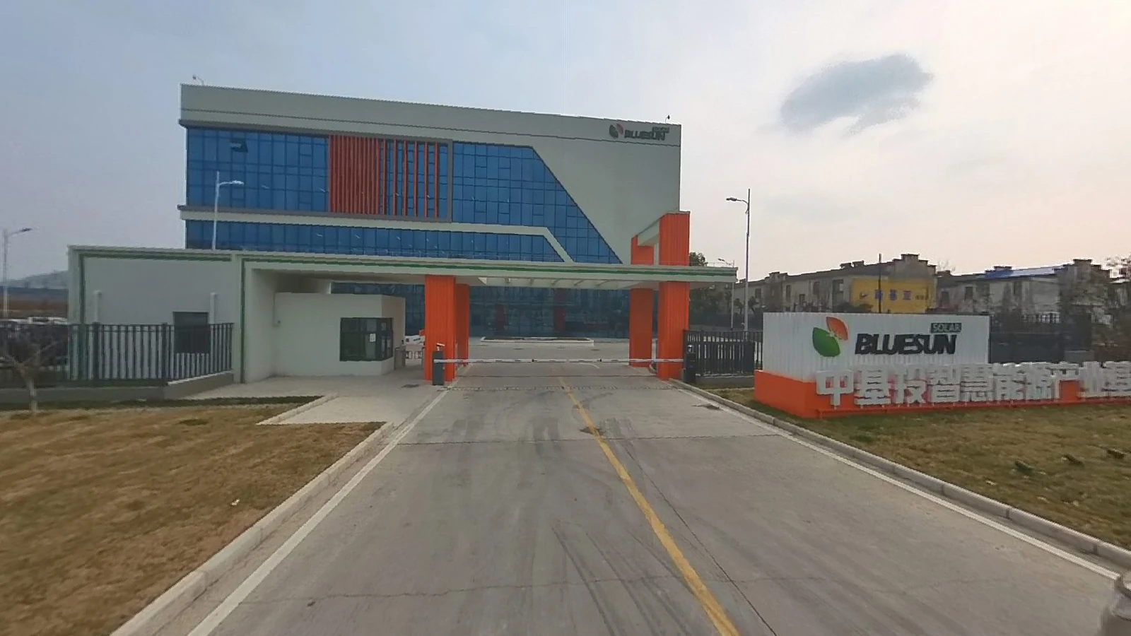 Campus de la f&aacute;brica de Bluesun