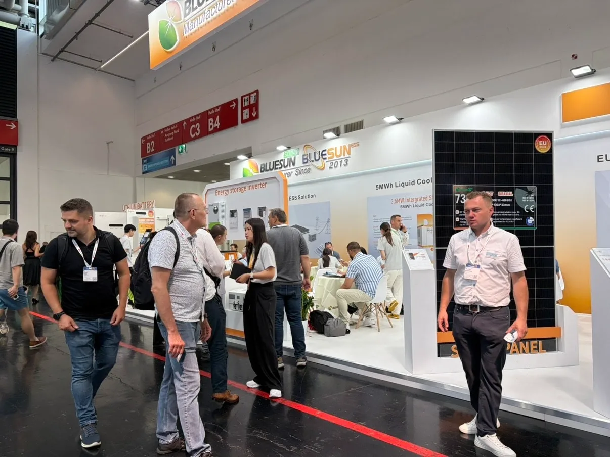 ผู้เยี่ยมชมจากต่างประเทศพบกับ Bluesun Solar ณ Smarter E Europe 2026