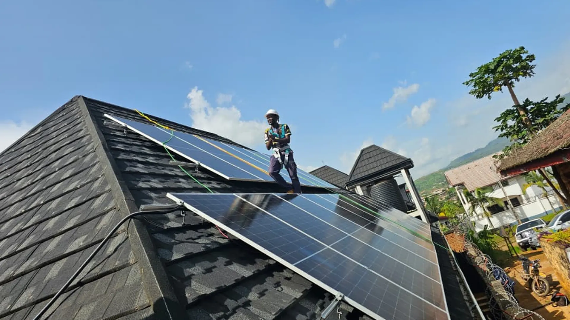 مشروع 11 KW للطاقة الشمسية في الكاميرون