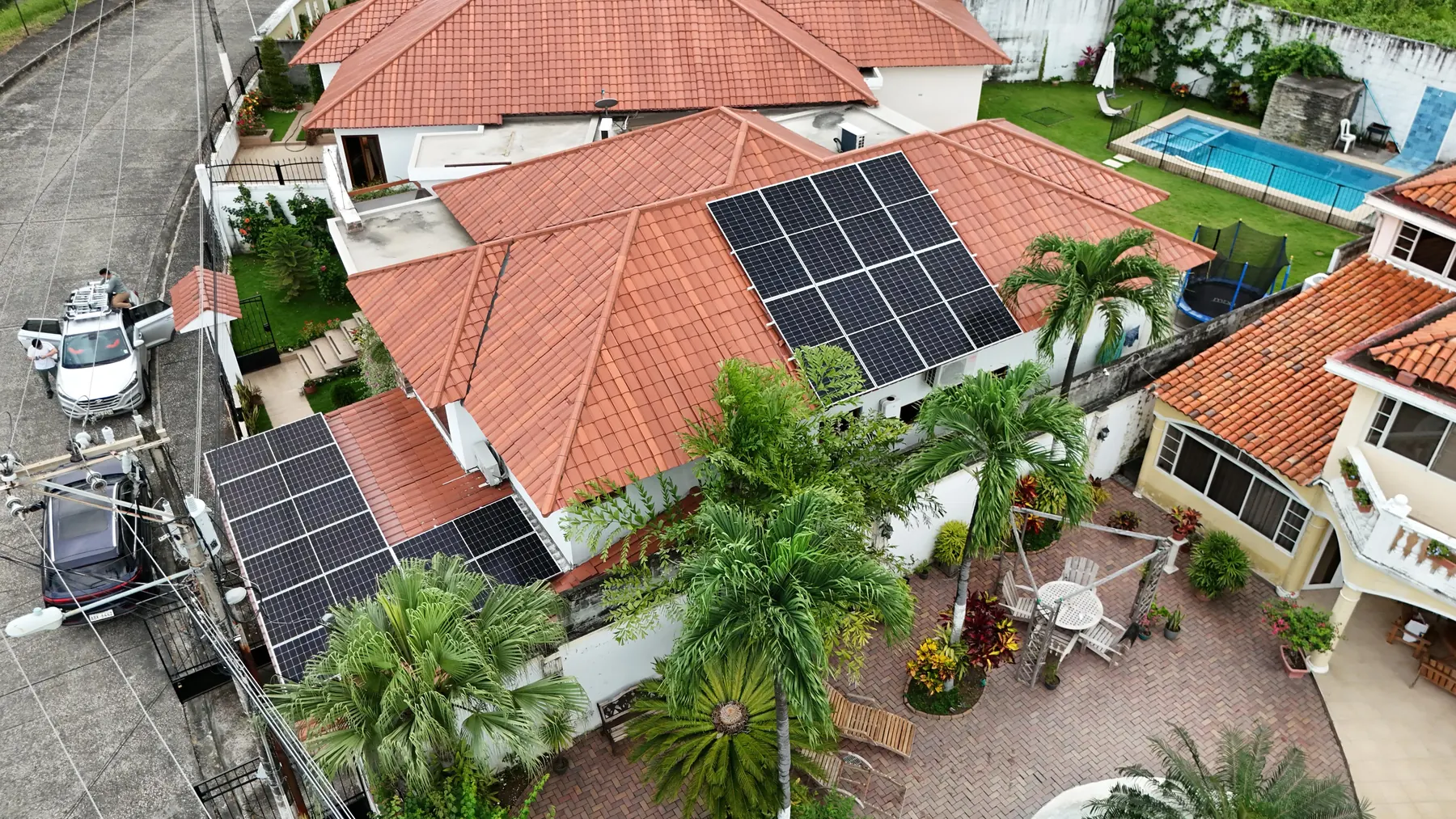 Bluesun Hybrid-Solarprojekt in Ecuador