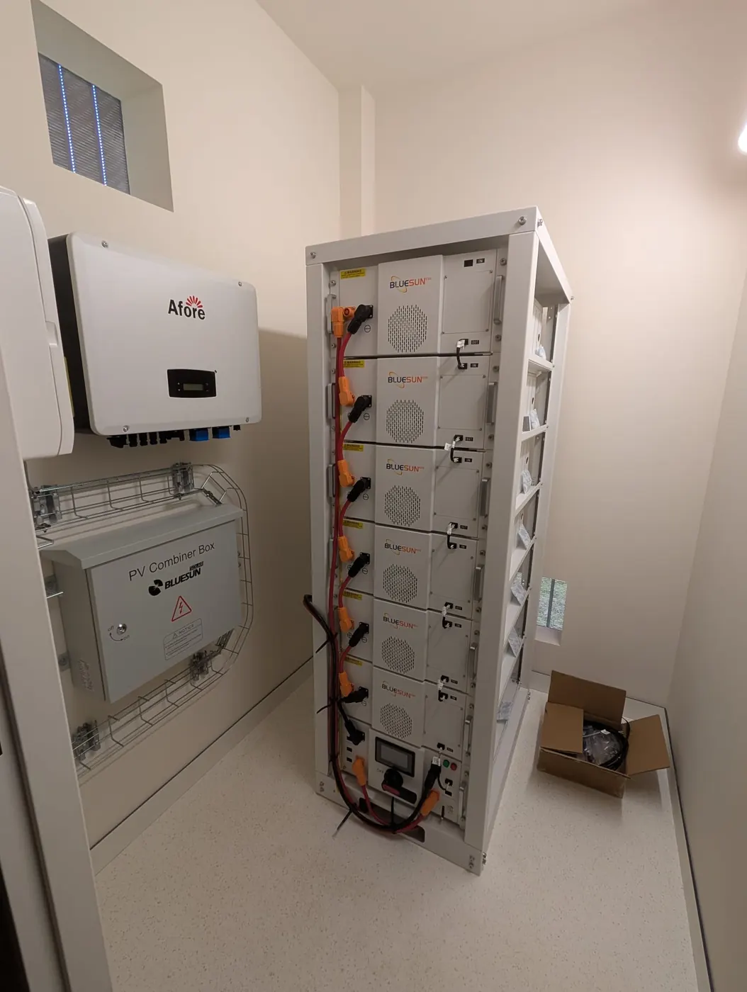 فرنسا 30 KW الطاقة الشمسية الهجينة