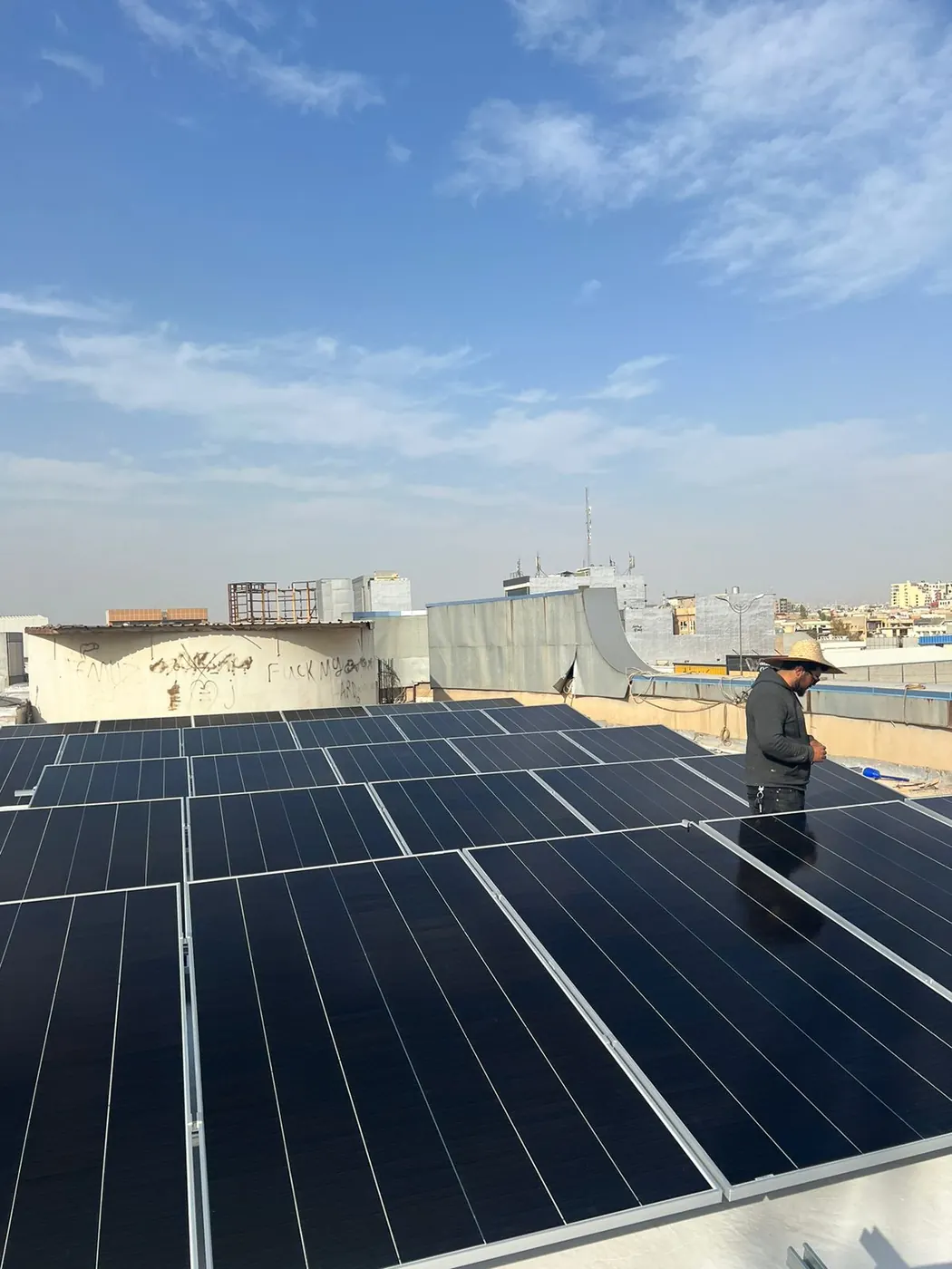 Bluesun Projekt hybrydowej instalacji solarnej w Iraku