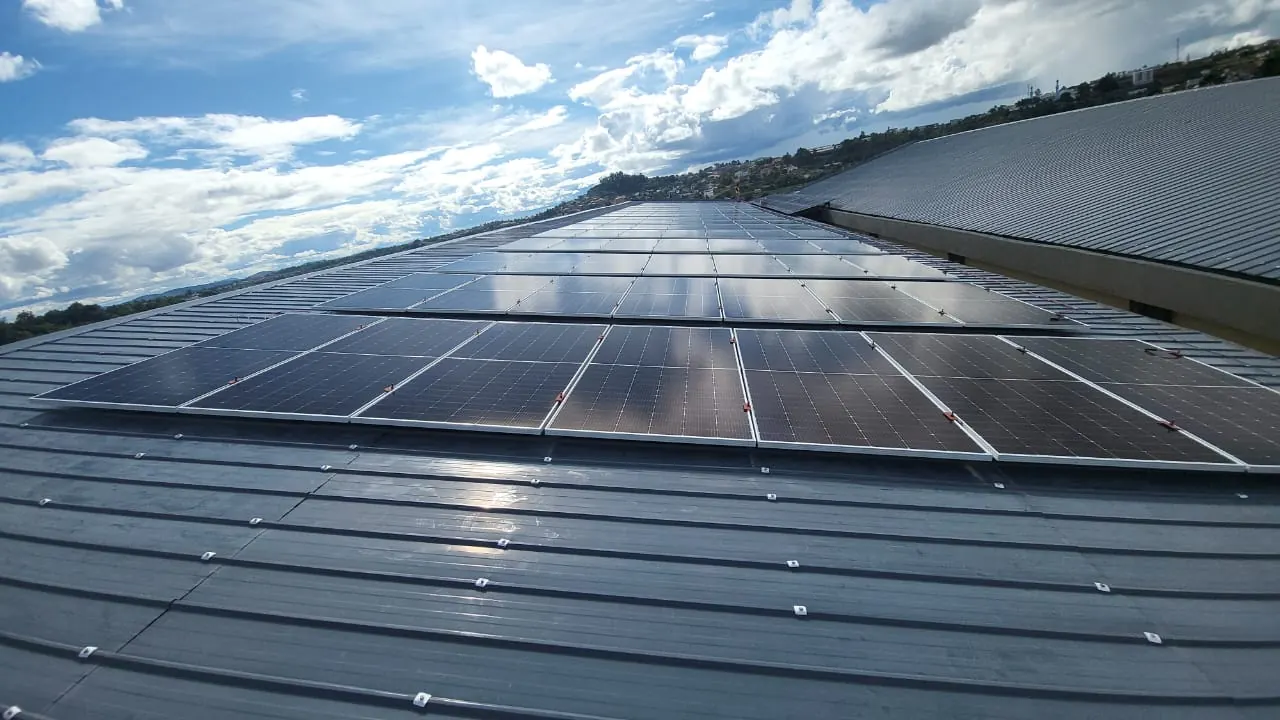 Bluesun Madagaskar-Solarprojekt + Energiespeicherprojekt