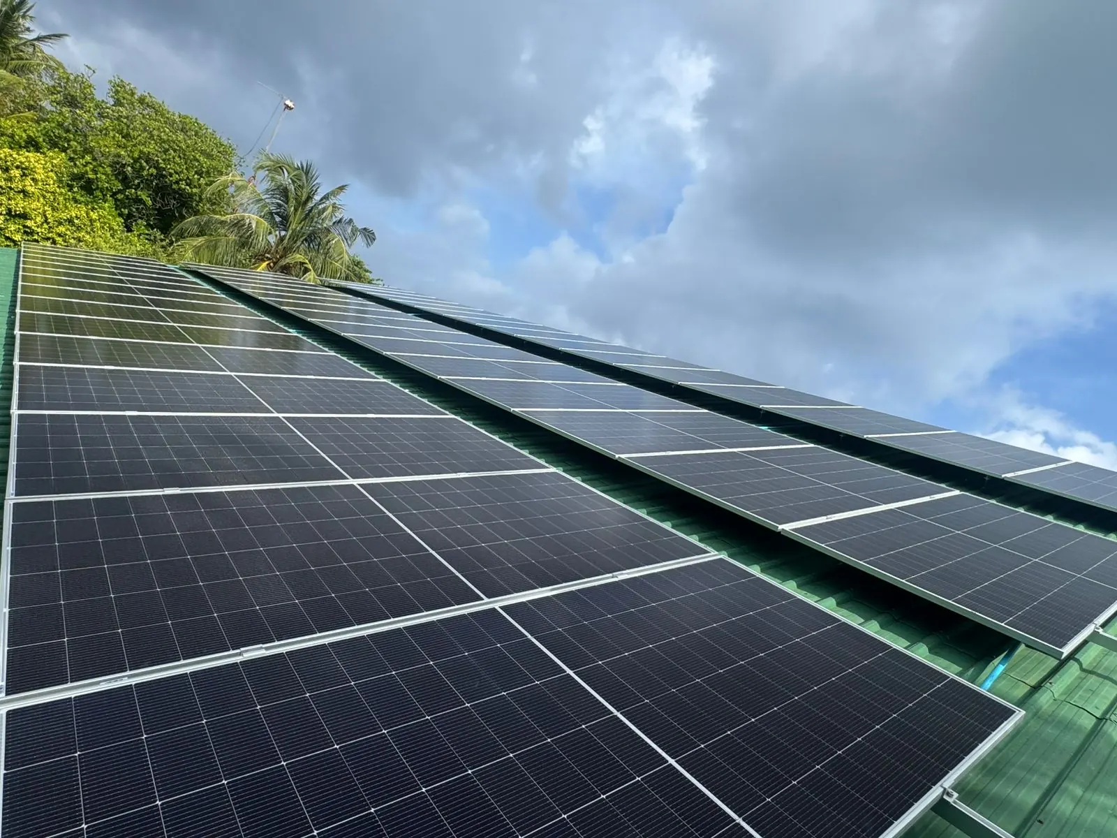 Bluesun Maldives grid-tied solar project