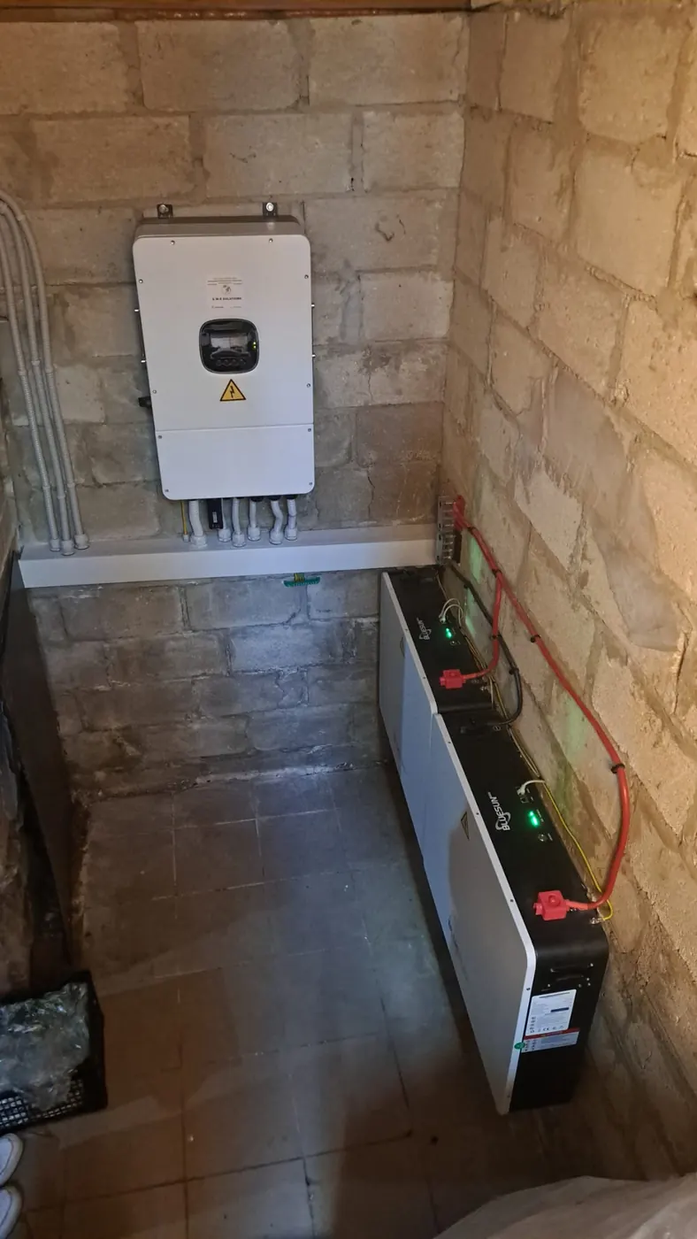 مشروع مولدوفا 12 KW للطاقة الشمسية + تخزين الطاقة