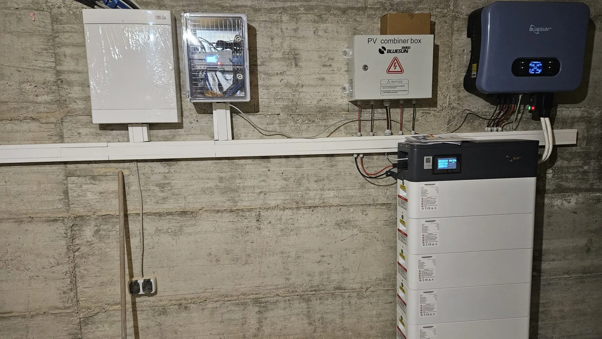 رومانيا 12 KW الطاقة الشمسية الهجينة