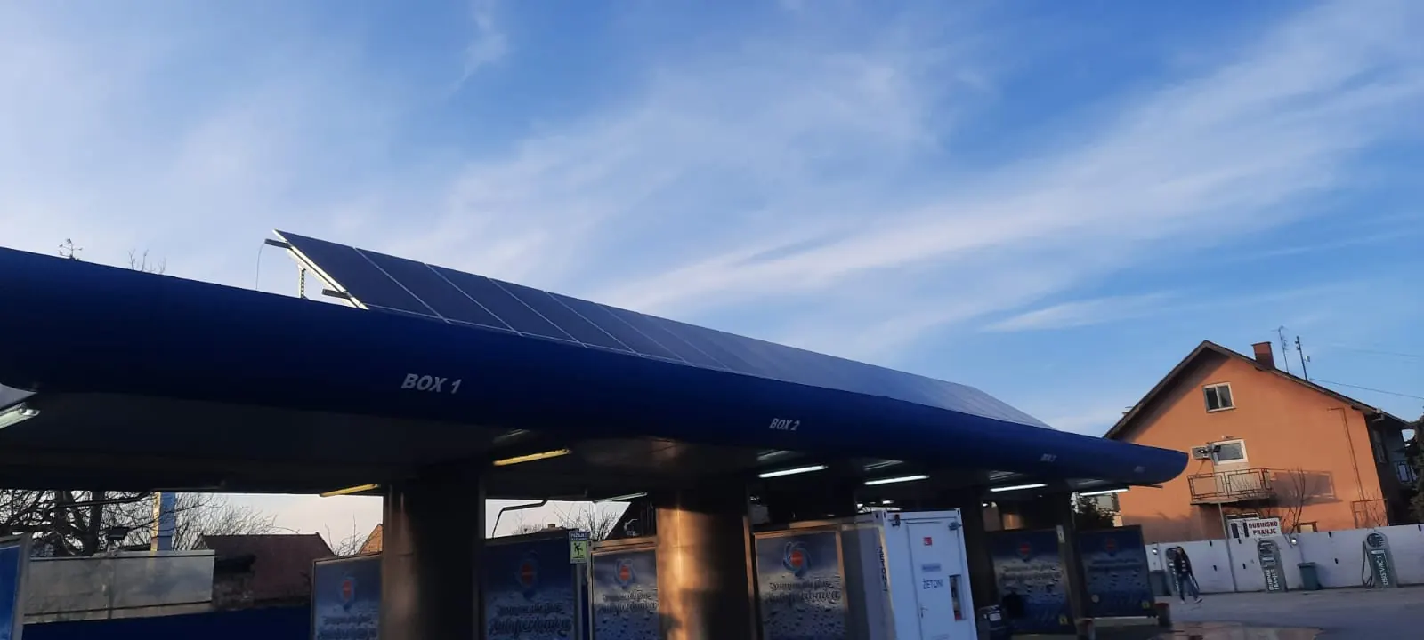 Bluesun off-grid zonne-energie + energieopslagproject in Servi&euml;