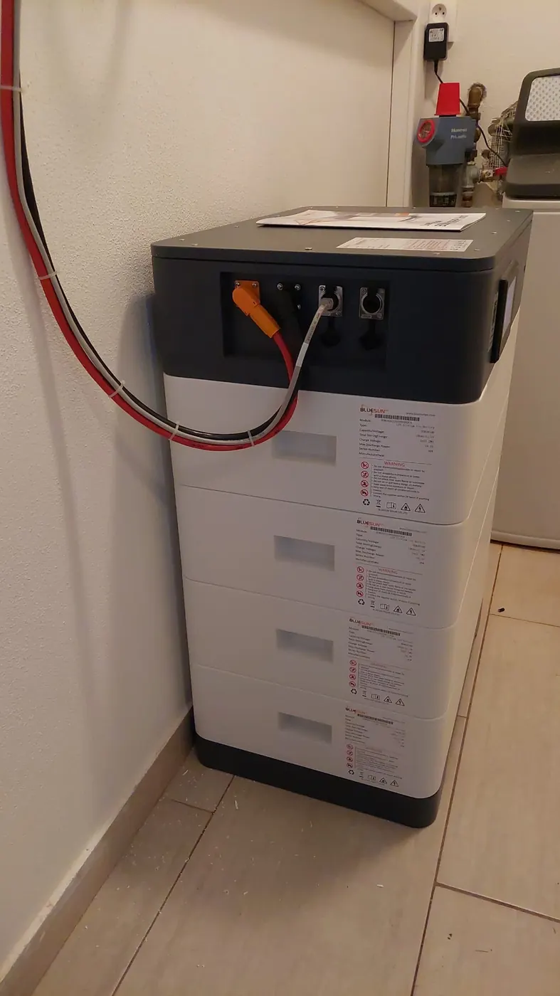 سلوفاكيا 10 KW الطاقة الشمسية الهجينة + تخزين الطاقة