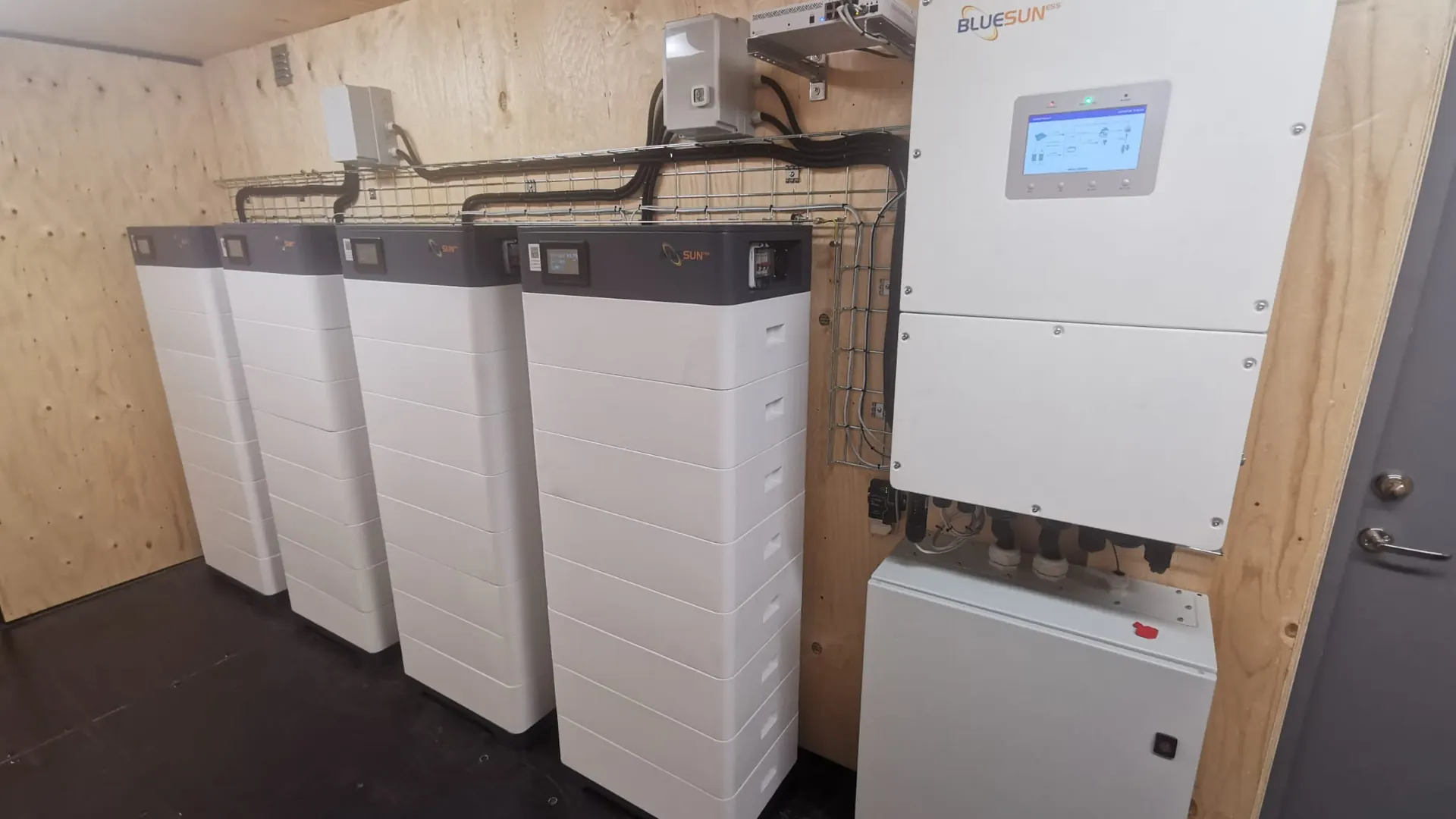 مشروع الطاقة الشمسية 50 KW + تخزين الطاقة في السويد