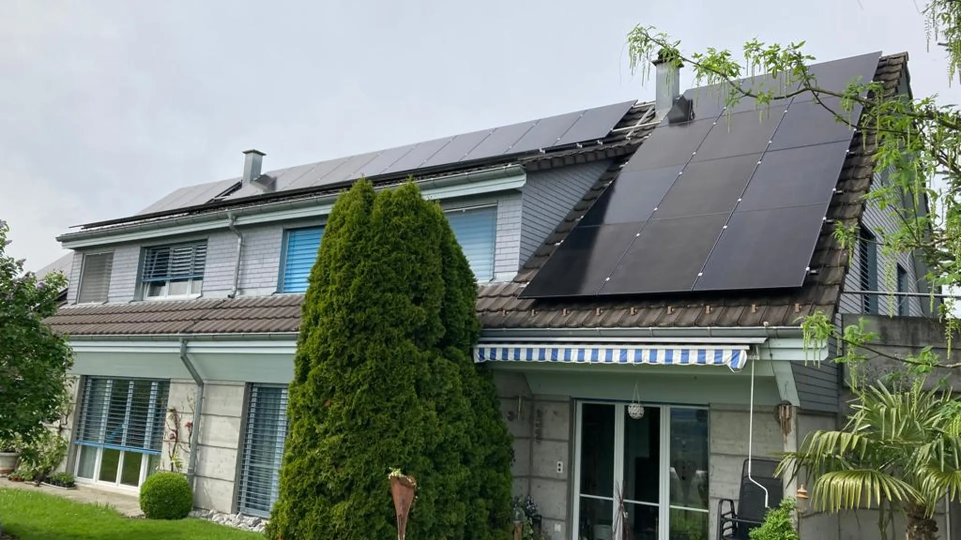 سويسرا 12 KW الطاقة الشمسية الهجينة