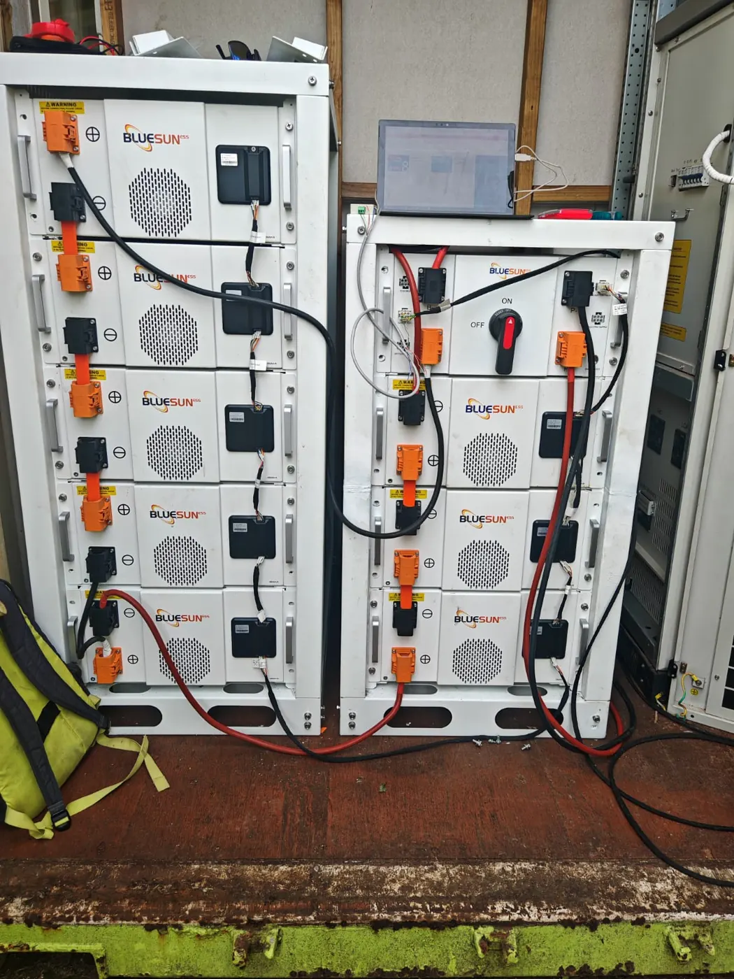 مشروع فانواتو 30 KW للطاقة الشمسية + تخزين الطاقة